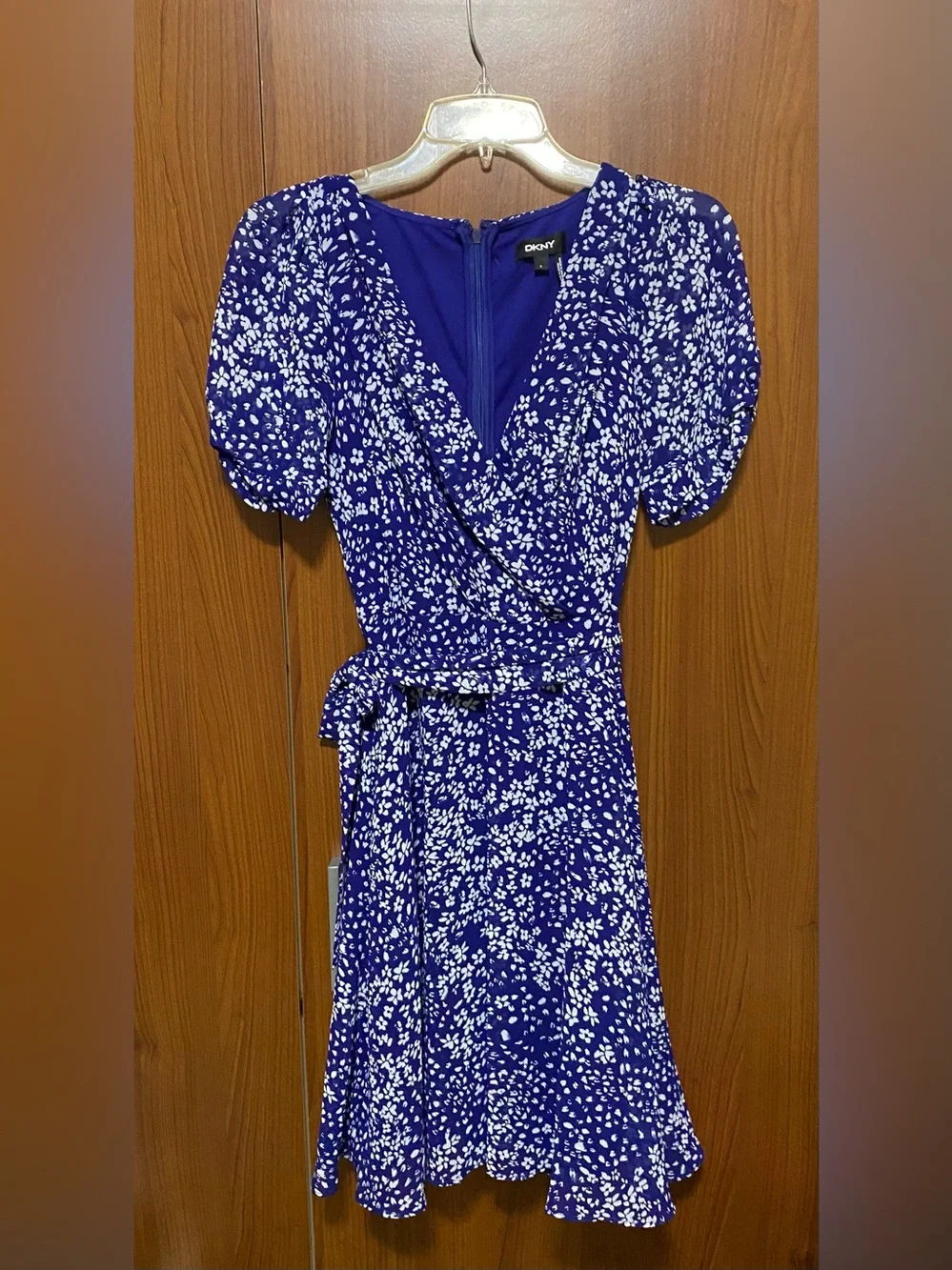 DKNY Royal Blue and White Floral Printed Wrap Midi Summer Party Dress size 4 - Picture 2 of 9
